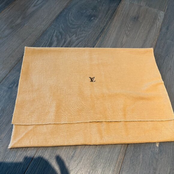 Louis Vuitton Alma PM - Picture 4 of 16